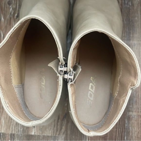 Soda Women's Mug Round Toe Tan Faux Leather Western Ankle Bootie shoes Size 6.5 - Picture 7 of 11